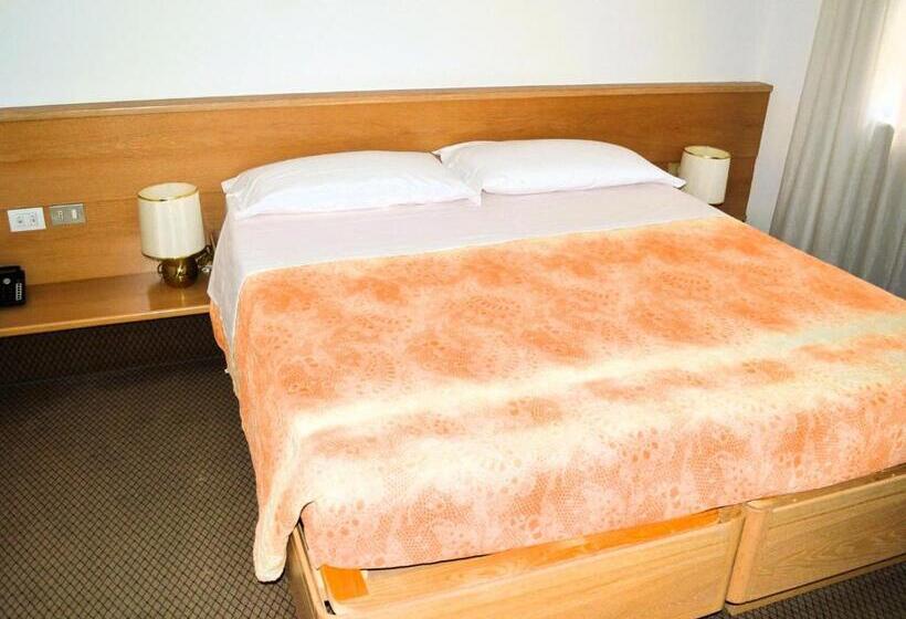 Quarto Triplo Comfort, Villa Regina