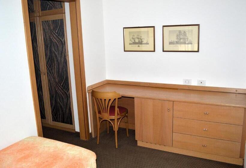Quarto Triplo Comfort, Villa Regina