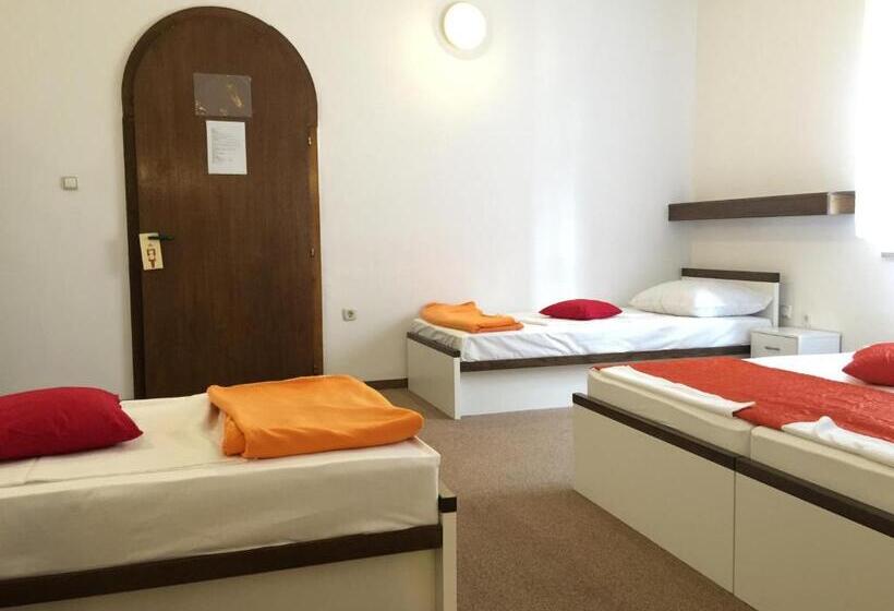 اتاق استاندارد چهار تخته, Ruža