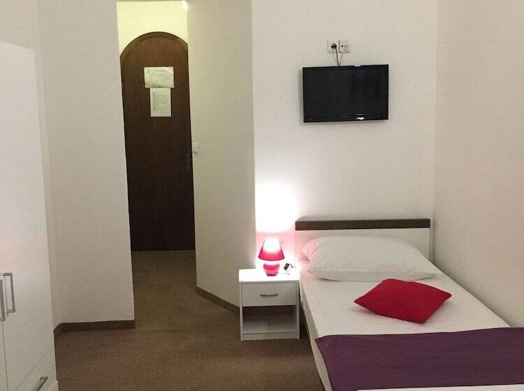 اتاق اکونومی, Ruža