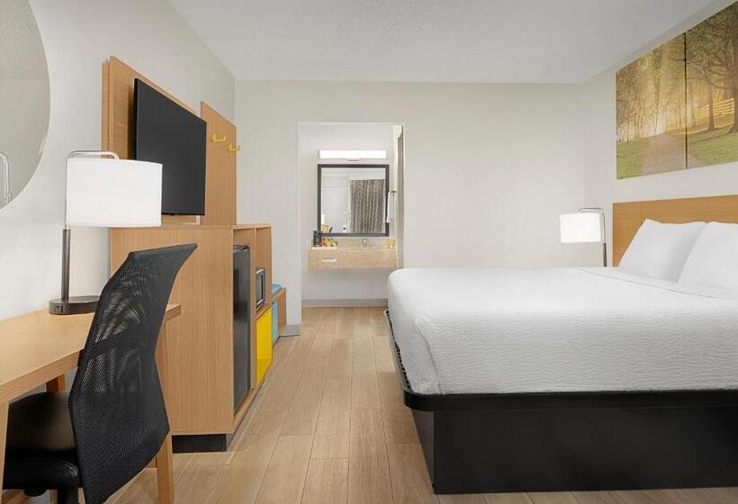 身障者適用キングサイズベッドルーム, Days Inn By Wyndham Lake City I75