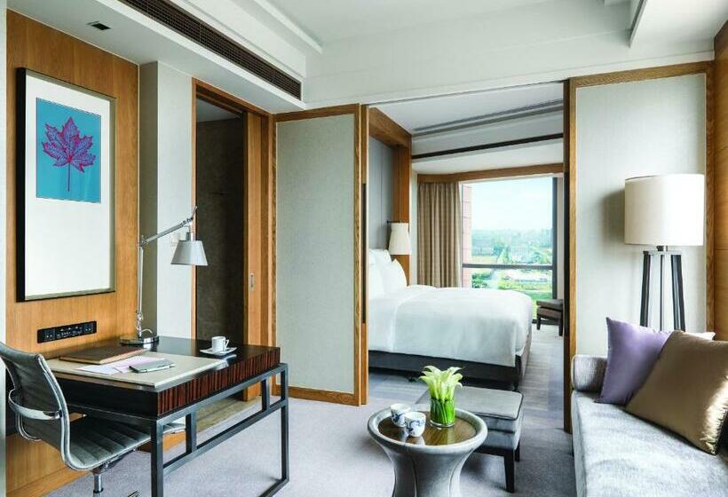 Номер Superior, Pullman Haining
