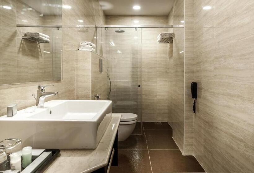 اتاق لوکس با تخت بزرگ, Days Hotel Chennai Omr