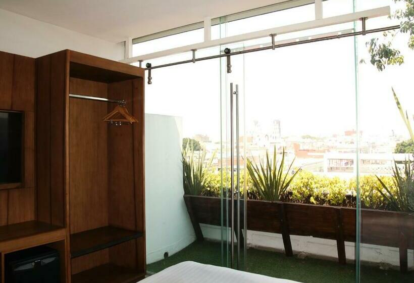 غرفة ديلوكس مزودة بشرفة, Ikonik Hotel Puebla