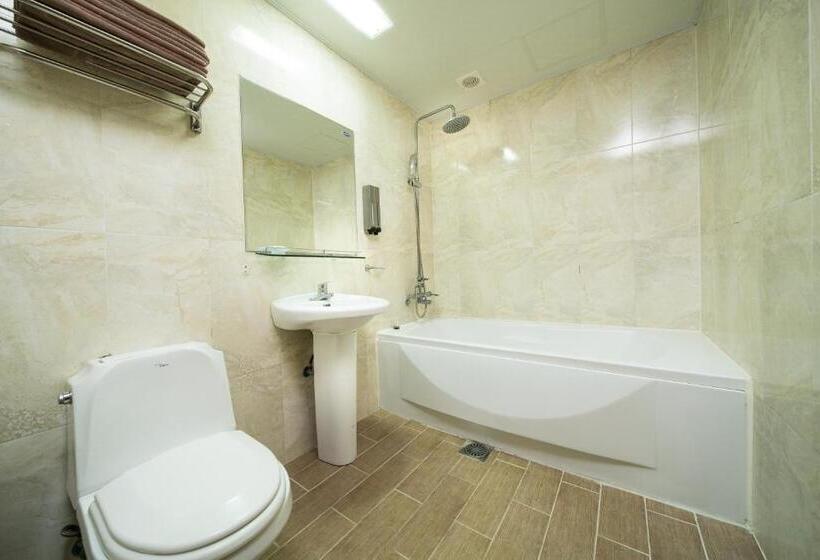 استودیوی استاندارد, Amoureux Resort