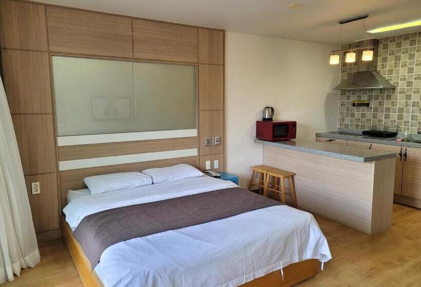 استودیوی استاندارد, Amoureux Resort