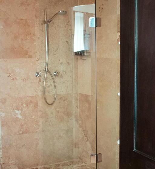 سوییت خانوادگی, Southern Light Country House