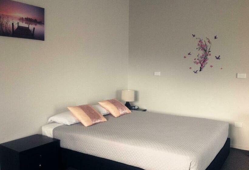 استودیوی استاندارد, Rainbow Motel & Guest House