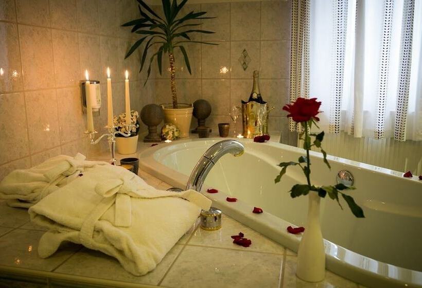Люкс Вид на Сад, Romantik Hotel Zum Lindengarten