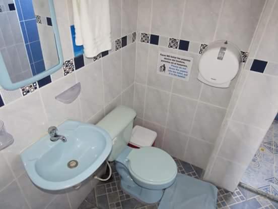 Quarto Triplo Estandar, Hostal Insular