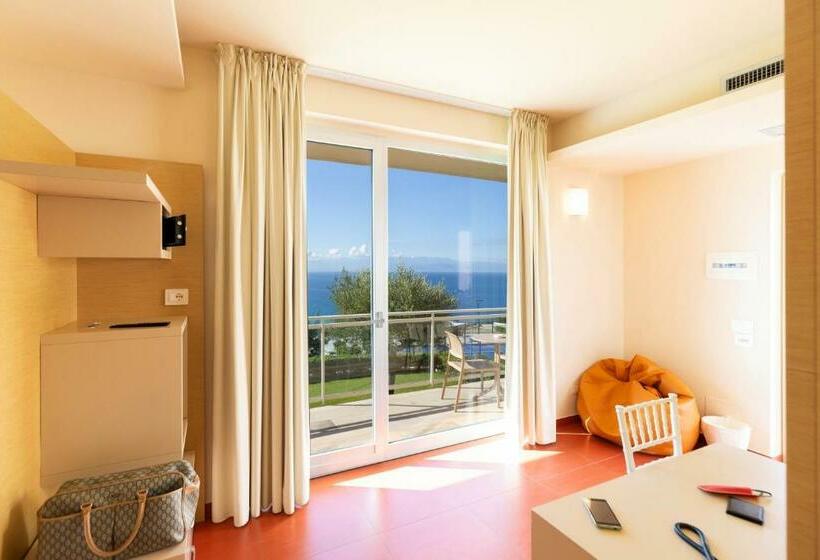 Номер Deluxe Вид на Море, Blue Bay Resort