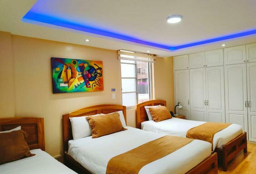 Quarto Triplo Estandar, Carolina Montecarlo