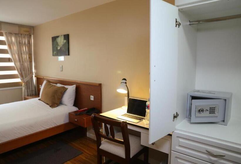 Quarto Estandar, Carolina Montecarlo