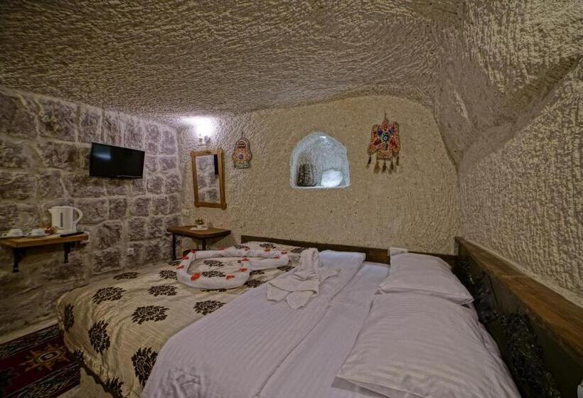 이코노미 룸, Melek Cave