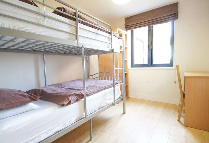 Апартаменты 3 Спальни, Crompton House Apartments