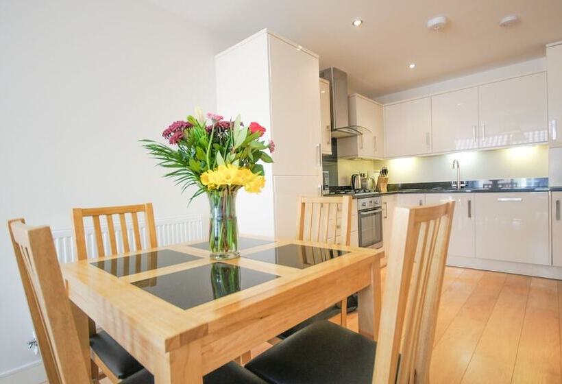 Апартаменты Superior 1 Спальня, Crompton House Apartments