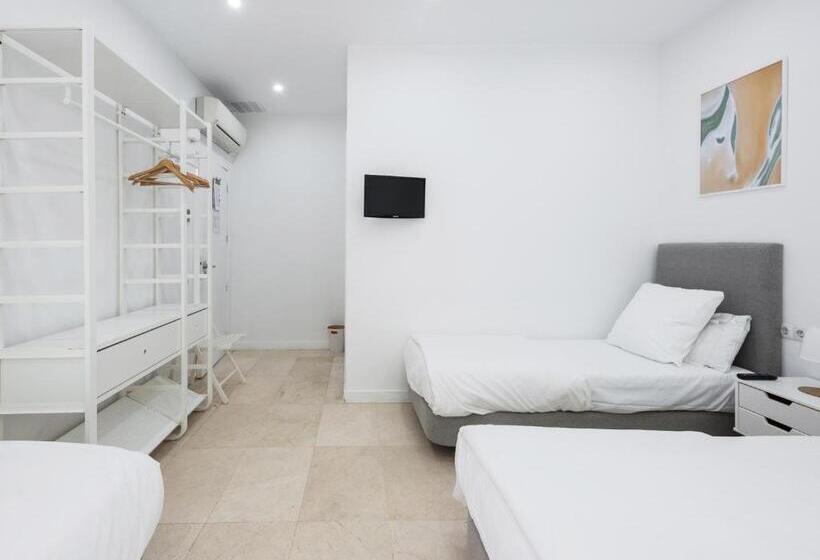 Четырехместный Номер Стандарт, No Limit Barcelona Central