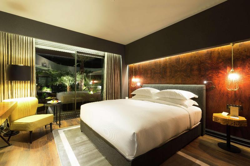 带大床的高级房间, Doubletree By Hilton Hotel Izmir Airport