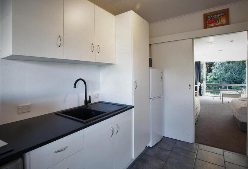 إستوديو قياسى, Golden Bay Motel