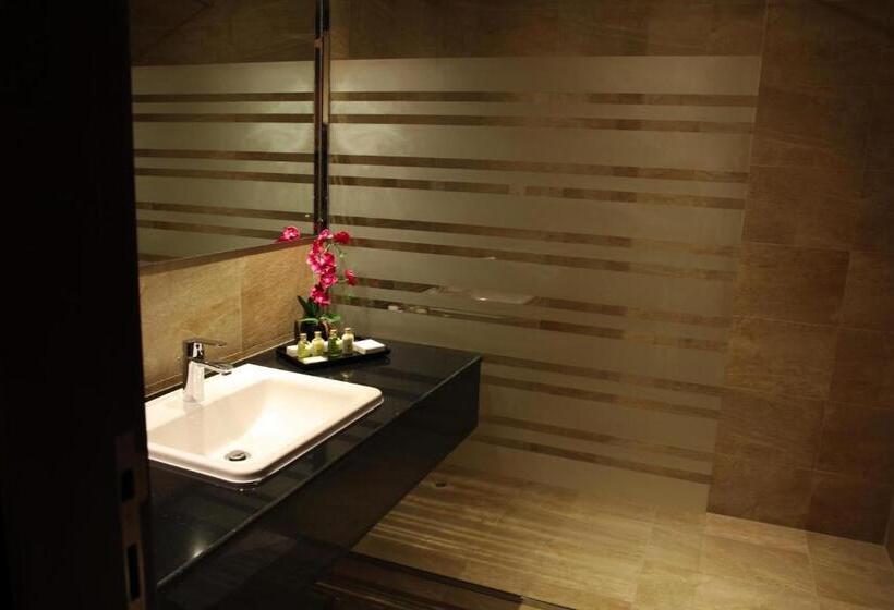 اتاق سوپریور با تخت بزرگ, Intercityhotel Salalah