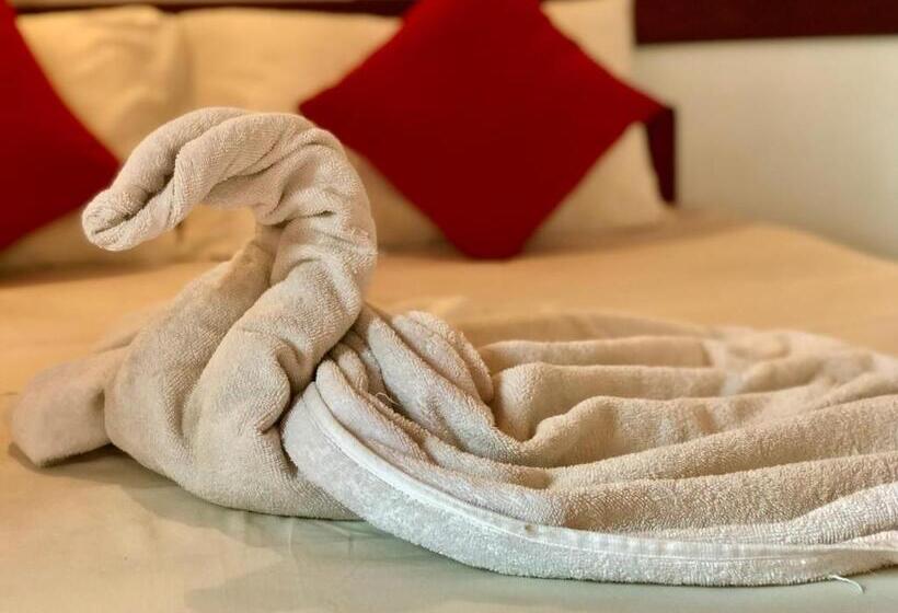 Трехместный Номер Deluxe Вид на Море, Drifters Hotel & Beach Restaurant