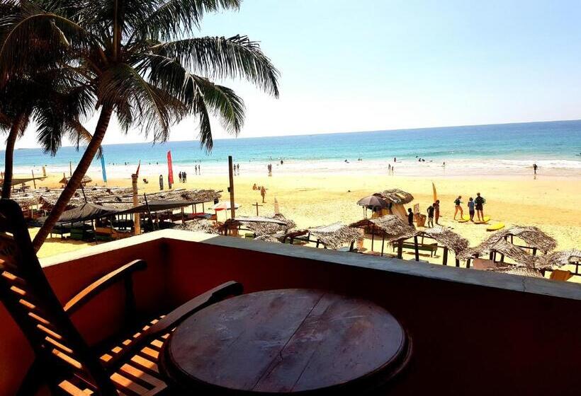 Трехместный Номер Deluxe Вид на Море, Drifters Hotel & Beach Restaurant