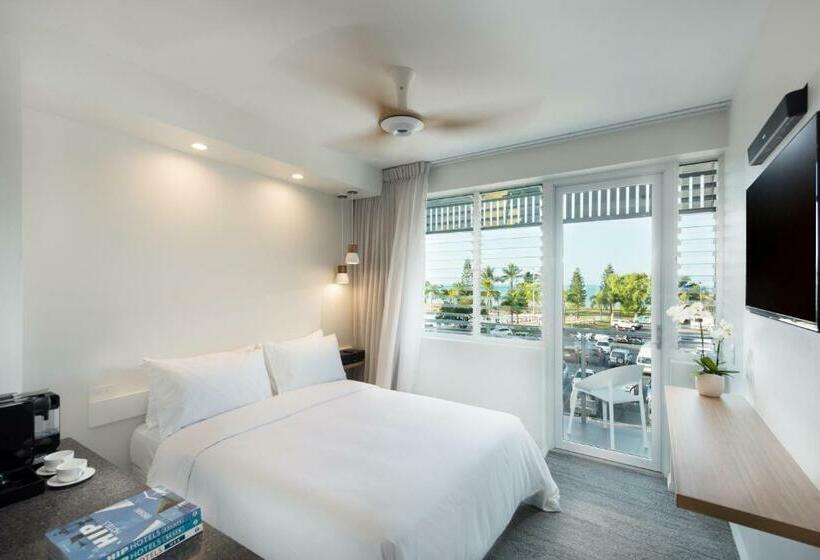 Standardrum, Heart Hotel And Gallery Whitsundays