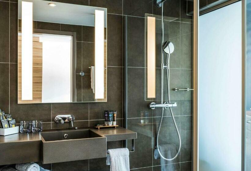 Номер Superior, Novotel London Canary Wharf