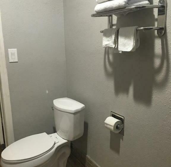 Номер Стандарт, Town House Motel