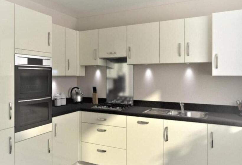 Номер Стандарт Индивидуальный, Room In Guest Room   Single Room In 3 Bed Home, Full Kitchen, Shared Bathroom
