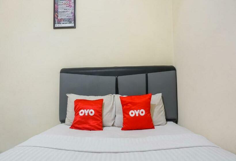 Standard Room, Reddoorz Near Lokasari Mangga Besar 7