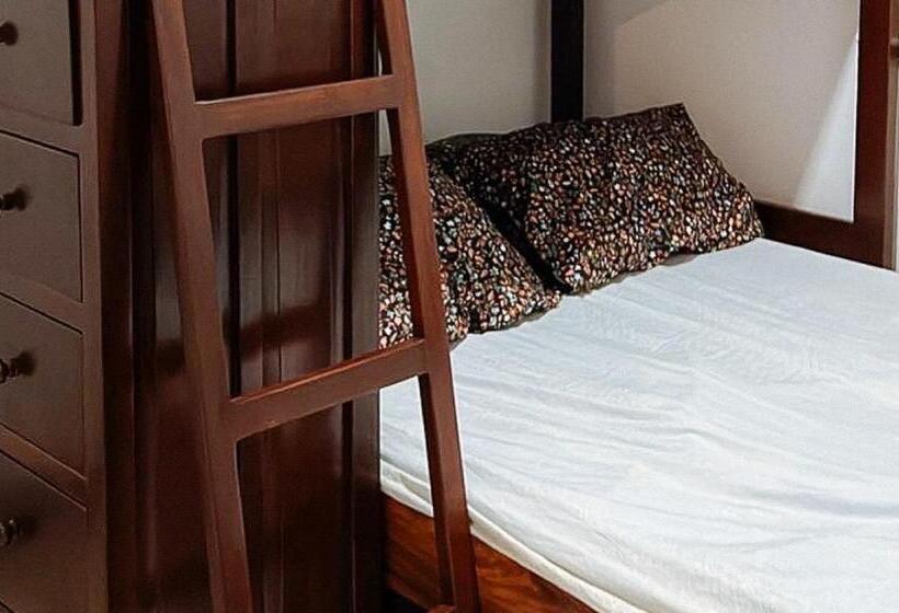 Номер Стандарт с Койками, Reddoorz At Casa Rafaelle Transient Ilocos Sur