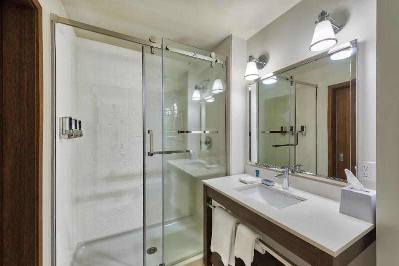 带大床的标准间, Four Points By Sheraton Houston Energy Corridor