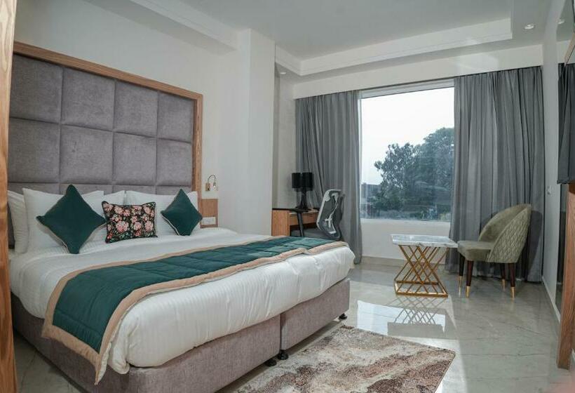 行政三人间, Quality Inn Elite, Amritsar