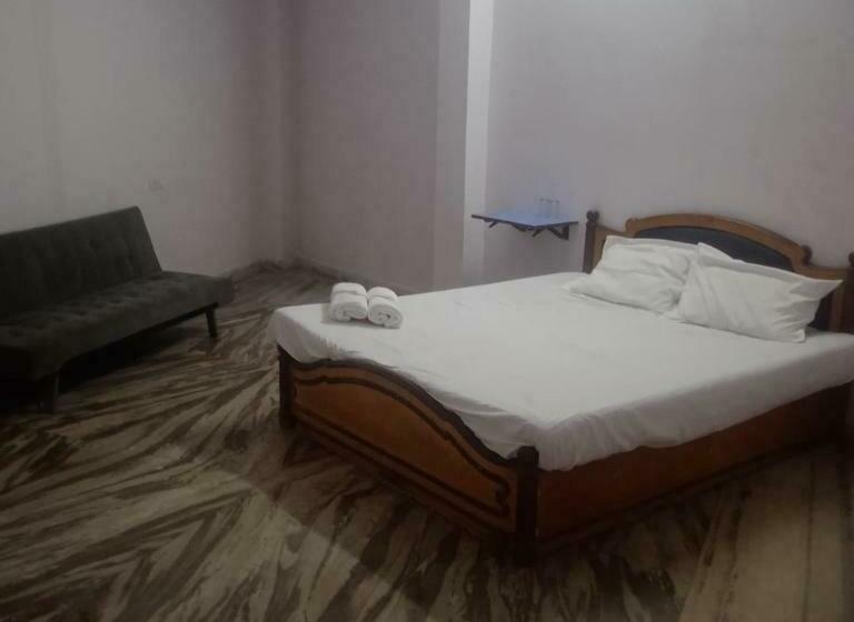 Номер Economy, Comfy Stays Guest House & Banquet Hall