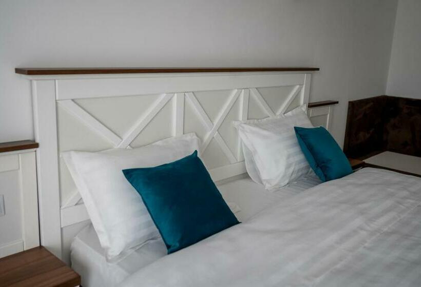 اتاق لوکس با بالکن, Evergreen Chalet