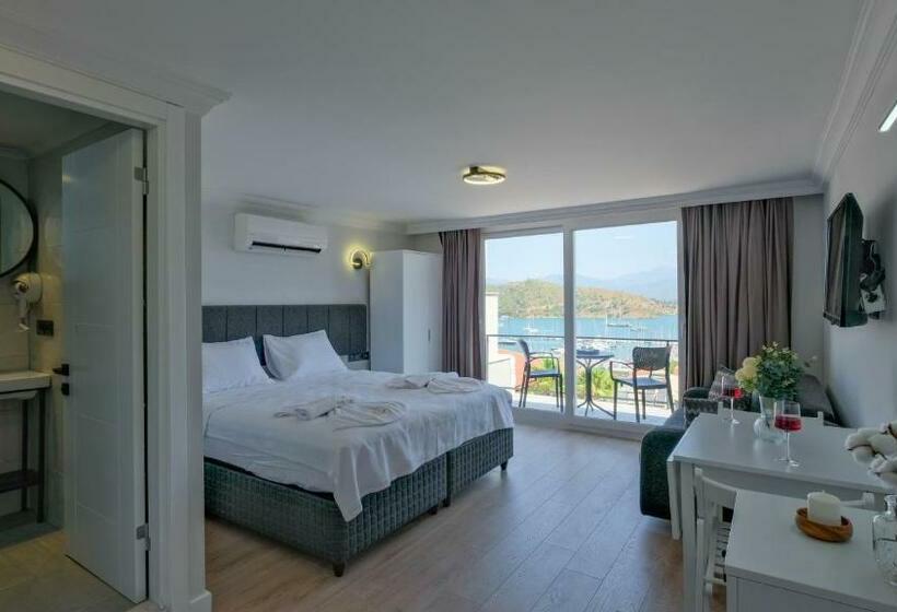Triple Room Sea View, Miralya Suites