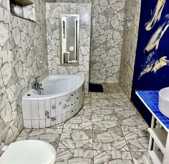 اتاق استاندارد, Nomacurvy Guest House