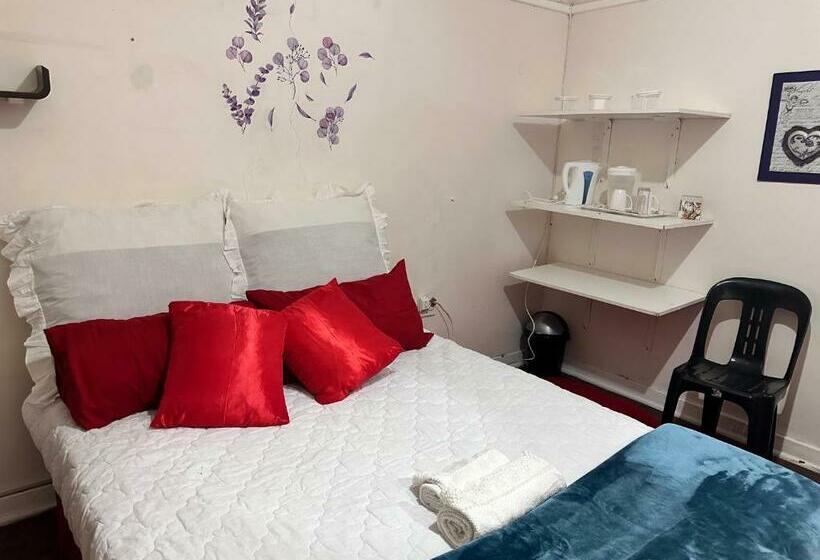 اتاق اکونومی, Nomacurvy Guest House