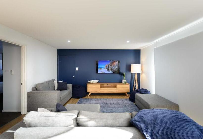 Casa 4 Quartos, Georges Bay Apartments
