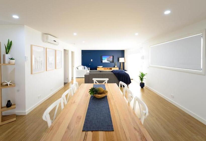 Casa 4 Quartos, Georges Bay Apartments