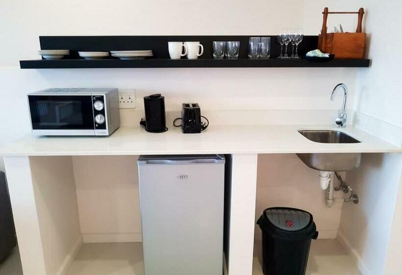 سوییت لوکس, Ana S Place Apartments