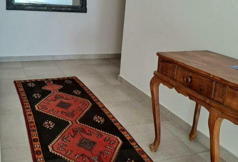 سوییت لوکس, Ana S Place Apartments