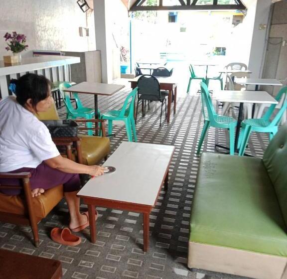 سوئیت با بالکن, 2 Hotel Saleh