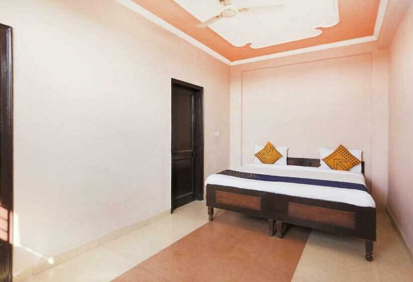 Трехместный Номер Классика, Spot On 75328 Sanrac Residency