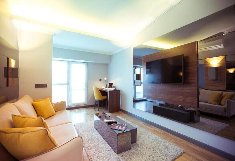 Suite with Terrace, Anka City