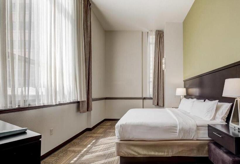 キングサイズベッドのスイートルーム, Staybridge Suites Baltimore   Inner Harbor, An Ihg