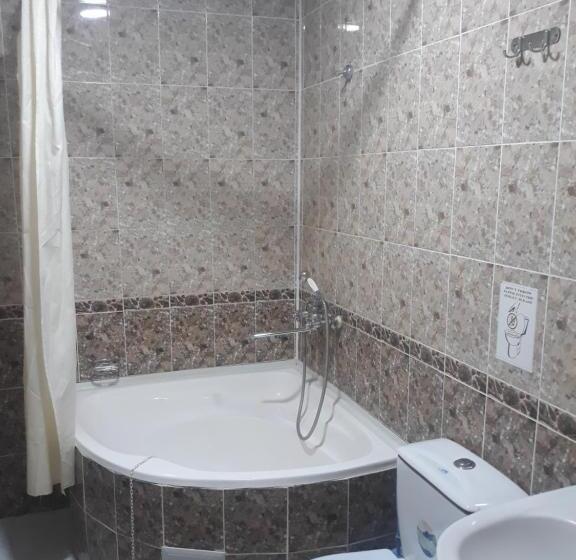 エコノミートリプルルーム, Guest House Orzu