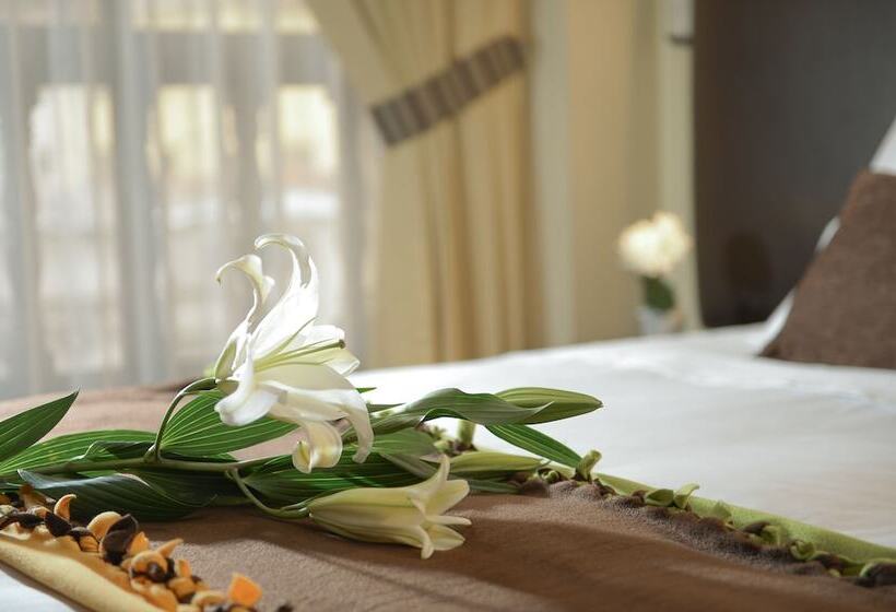 غرفة قياسية ثلاثية, Tecte Guest House