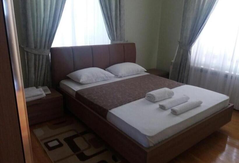 سوئیت 2 خوابه, Sheki Park
